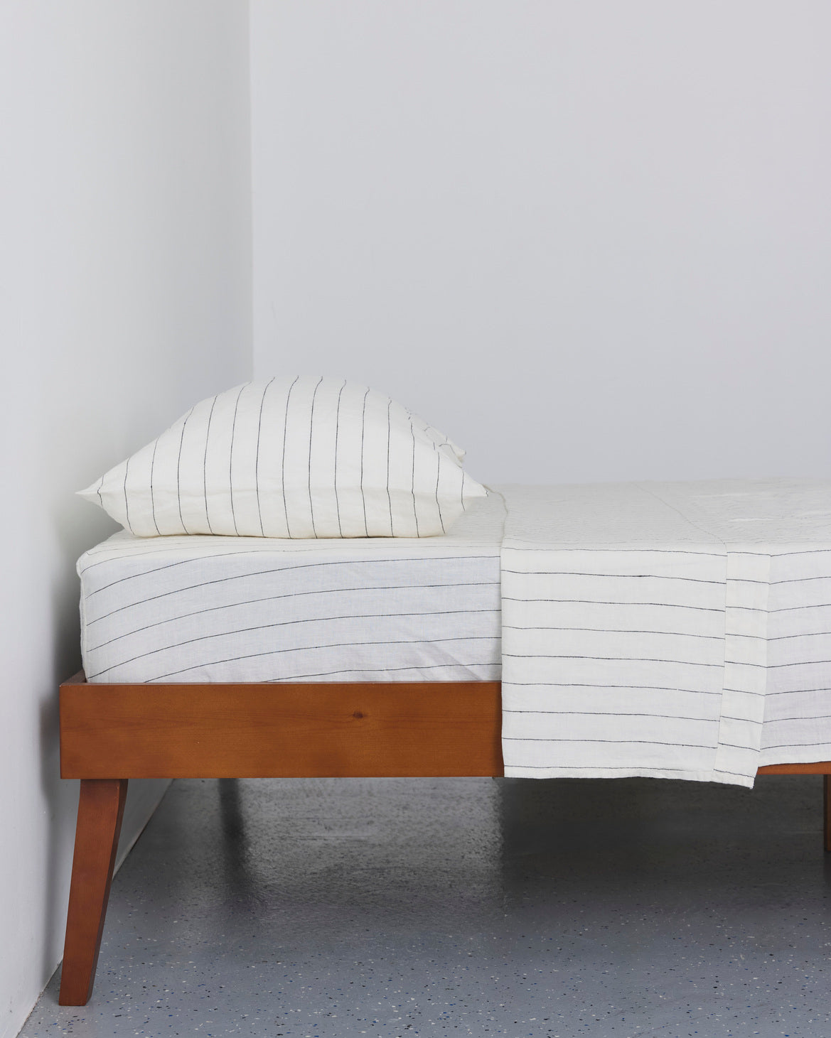 Flat Sheets Black Stripe