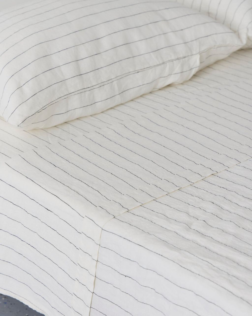 Flat Sheets Black Stripe