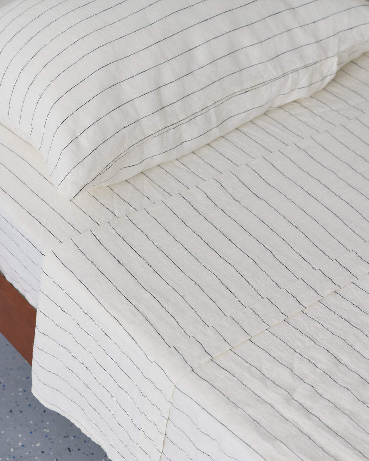Flat Sheets Black Stripe