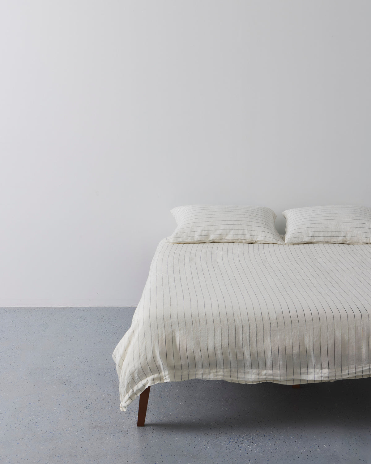 Flat Sheets Black Stripe