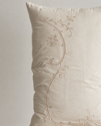 Luzia Embroidered Set